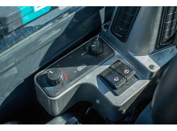 Midiexcavator SUNWARD 60 uf DISPONIBIL PENTRU INCHIRIERE de vanzare